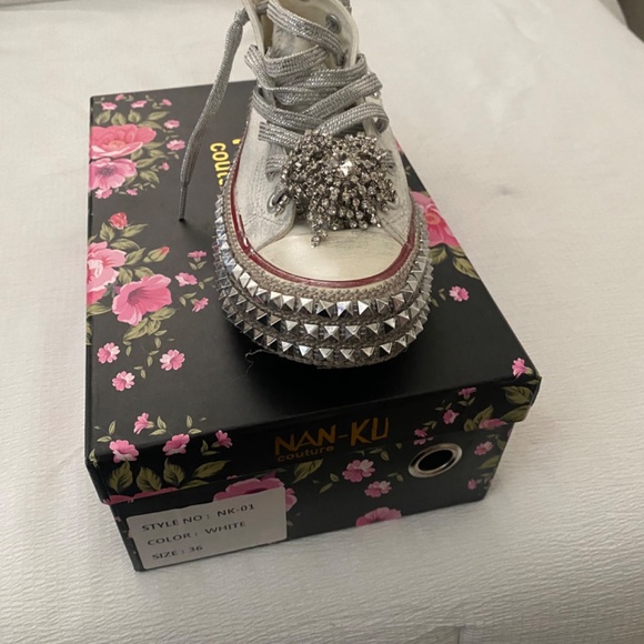 Sneakers - Picture 4 of 4